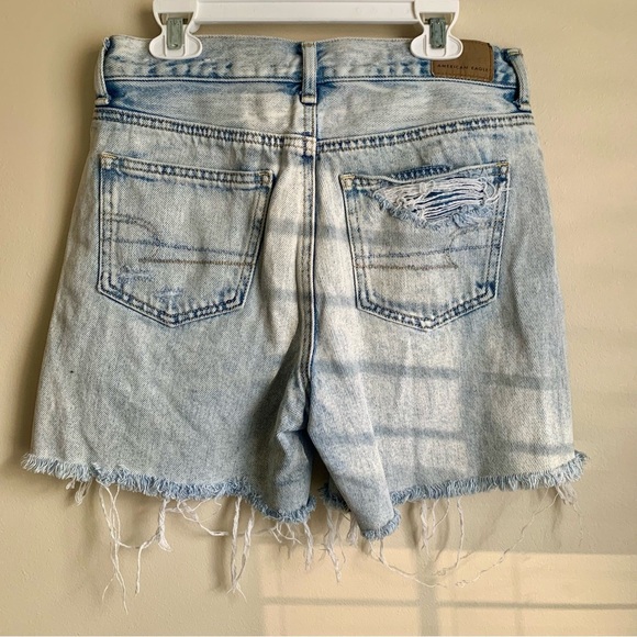American Eagle Distressed look light wash denim Mom Short size 0 EUC - Picture 4 of 8